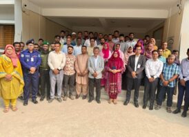 মানিকগঞ্জে আকস্মিক পরিদর্শনে জনপ্রশাসন প্রতিমন্ত্রী