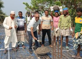সাপাহারে গোপালপুর ফাজিল মাদ্রাসায় নতুন ভবনের ছাদ ঢালাই উদ্বোধন
