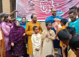 মৌলভীবাজারের কমলগঞ্জে পথ শিশুদের নিয়ে এমপি বাড়িতে চলছে মেহেদী উৎসব