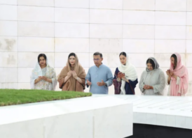 ঈদুল ফিতরে বাবা-মায়ের কবর জিয়ারত করলেন প্রধানমন্ত্রী