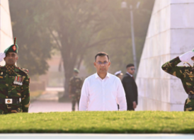 জিয়াউর রহমান ও খালেদা জিয়ার সমাধিতে প্রধানমন্ত্রীর শ্রদ্ধা