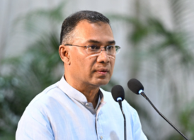 দিনাজপুরে নানা-নানী ও খালার কবর জিয়ারত করলেন প্রধানমন্ত্রী