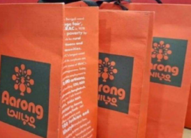 শপিং ব্যাগের দাম নেওয়া বন্ধে আড়ংকে আইনি নোটিশ