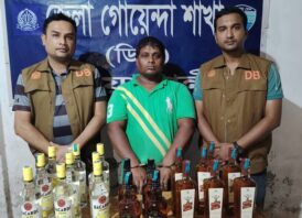 চৌমুহনীতে দারোয়ানের কক্ষে বিদেশি মদের আস্তানা, আটক ১