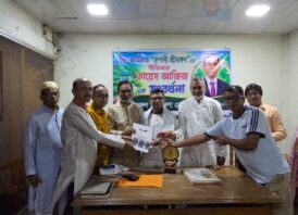 রুপসী শ্রীমঙ্গল মিউজিক ভিডিও এর লেখক কায়েস আজিজকে সংবর্ধনা