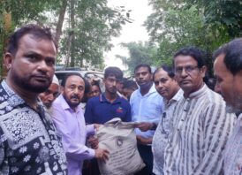 বন্যার খবর পেয়েই ঢাকায় থেকে কমলগঞ্জে ছুটে আসেন এমপি মুজিবুর রহমান: দুর্গত মানুষের পাশে দাঁড়িয়ে ত্রাণ বিতরণ, ক্ষতিগ্রস্ত এলাকা পরিদর্শন