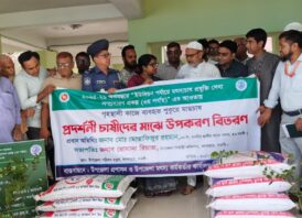 সাপাহারে প্রদর্শনী মৎস্য চাষীদের মাঝে মাছের খাবার ও চারা বিতরণ