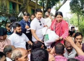 বাঁশখালীতে বন্যার্তদের মাঝে বাংলাদেশ আমজনগণ পার্টির ত্রাণ বিতরণ