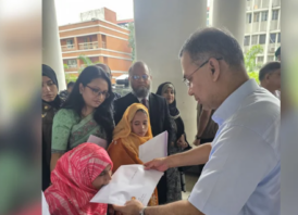 প্রতিবন্ধী ৩ ব্যক্তির হাতে নিয়োগপত্র তুলে দিলেন প্রধানমন্ত্রী