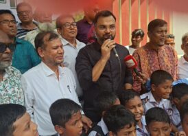 শিক্ষার্থীদের বাড়িতে একটি করে গাছ লাগানোর আহ্বান প্রতিমন্ত্রী আমিনুল হকের