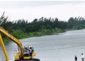 জলাবদ্ধতা নিরসনে নোয়াখালীর আলোচিত ‘রিকশাওয়ালার বাঁধ’ অপসারণ