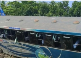 হেলপার চালাচ্ছিল বাস, খাদে পড়ে আহত ১০
